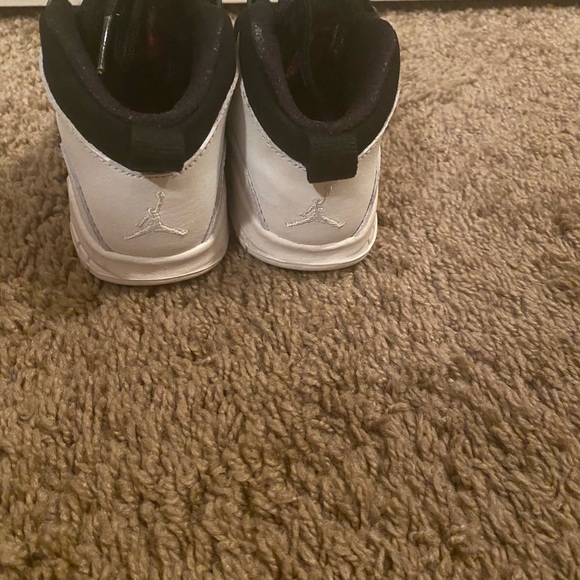 Kids Jordan’s - Picture 3 of 3